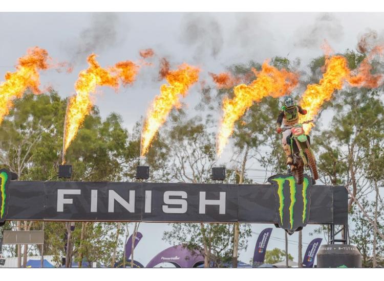 Romain Febvre et Kawasaki champions du monde MXGP 2025