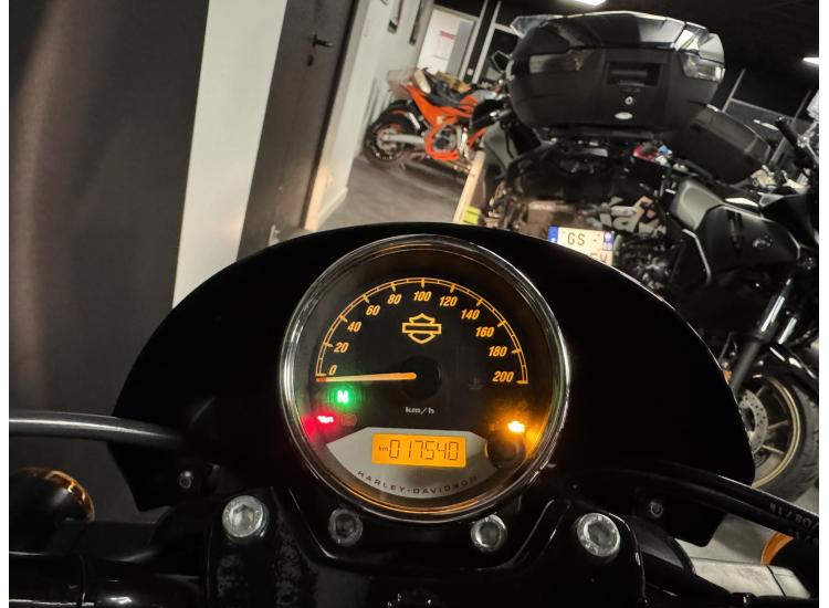 HARLEY-DAVIDSON STREET 750